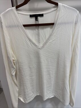 White House Black Market Cream V-Neck Long Sleeve Top